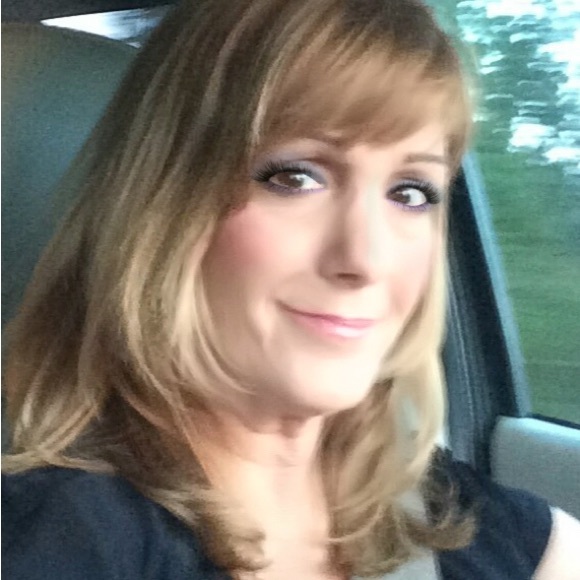 Meet your Posher, Laurie - Picture 3 of 3